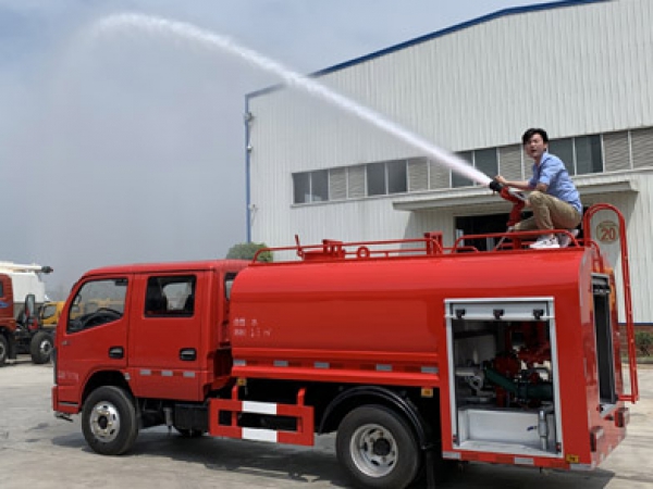 東風(fēng)雙排3.5噸消防灑水車(chē)（國(guó)六）